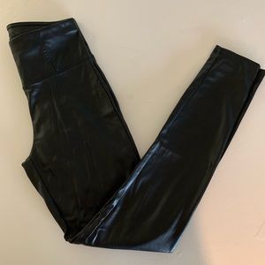 Stretchy faux leather legging